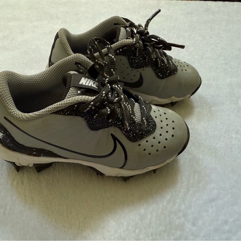 Nike Kids Gray and Black Toddler Cleats